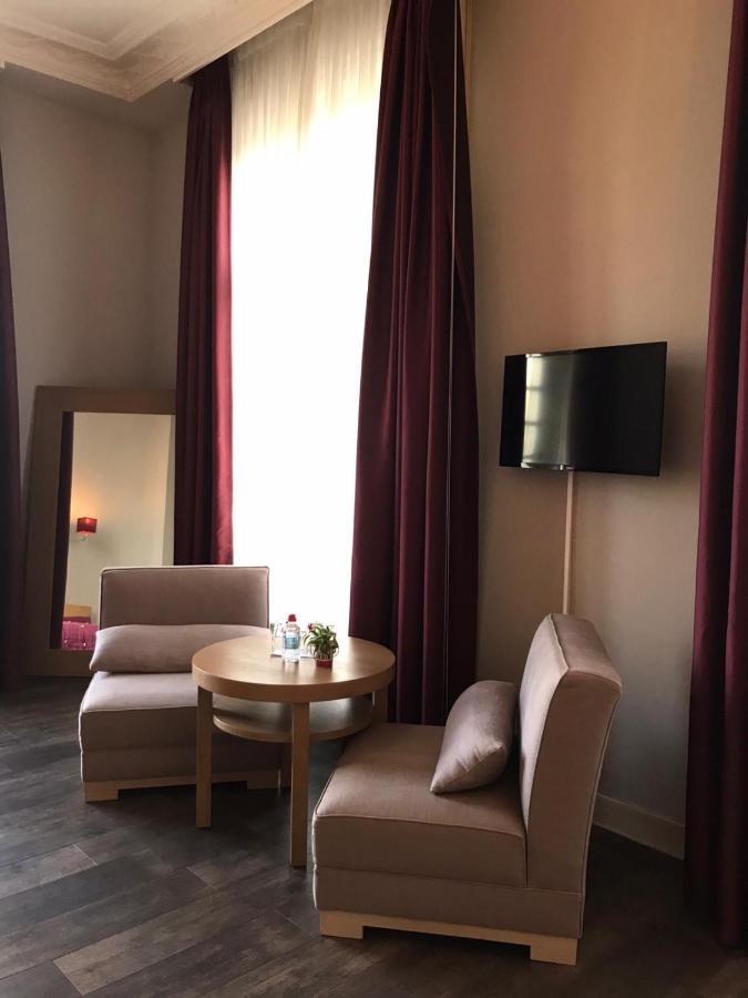 Le Domaine De Barbizon Otel Saint-Martin-en-Bière Dış mekan fotoğraf